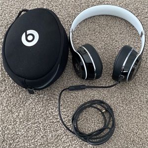 Beats Solo Wired/ On Ear Headphones Black